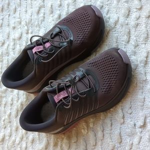 - Dansko Penni Ladies 39 US 8 Womens Running Shoes Raisin Purple